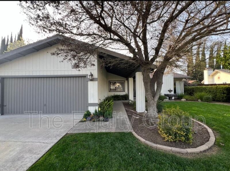 1005 S Rova Ct in Visalia, CA - Building Photo