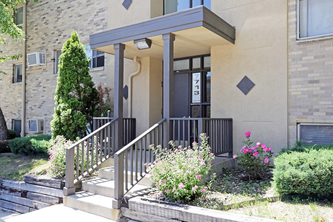 Urban Green Apartments in Urbandale, IA - Foto de edificio - Building Photo