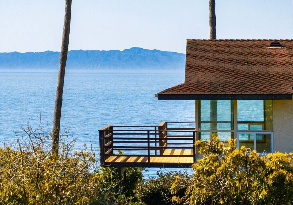 3029 Sea Cliff in Santa Barbara, CA - Building Photo