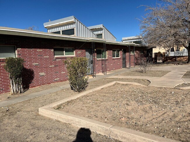 3418 Vail Ave SE-Unit -Apt 4 in Albuquerque, NM - Building Photo - Building Photo
