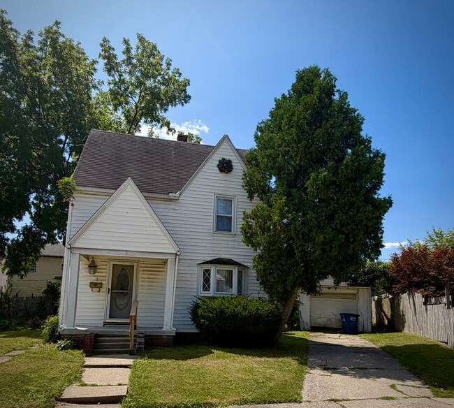 property at 2 Charlevoix Ct