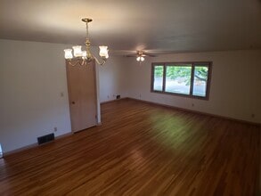703 E Academy St in Owatonna, MN - Building Photo - Building Photo