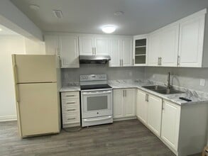 15 Goundry Cres in Kitchener, ON - Building Photo - Building Photo