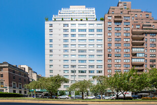 700 Park Ave in New York, NY - Foto de edificio - Building Photo