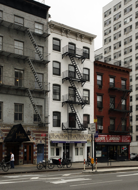 200 Ninth Ave in New York, NY - Building Photo