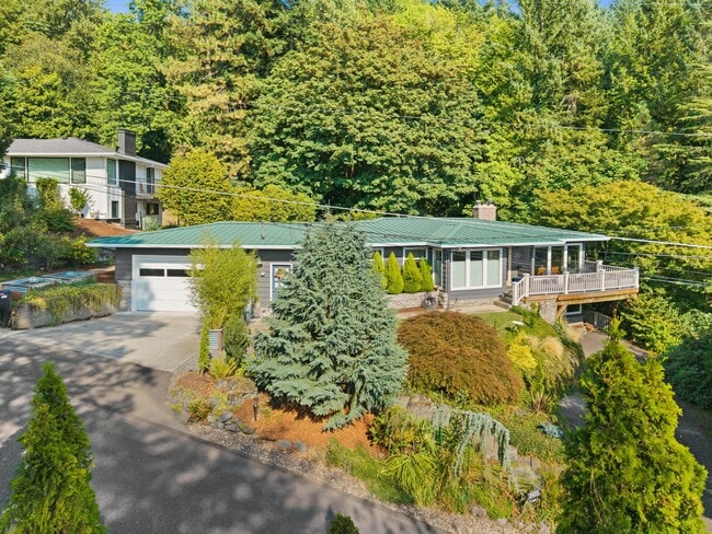 property at 2425 SW Hamilton St