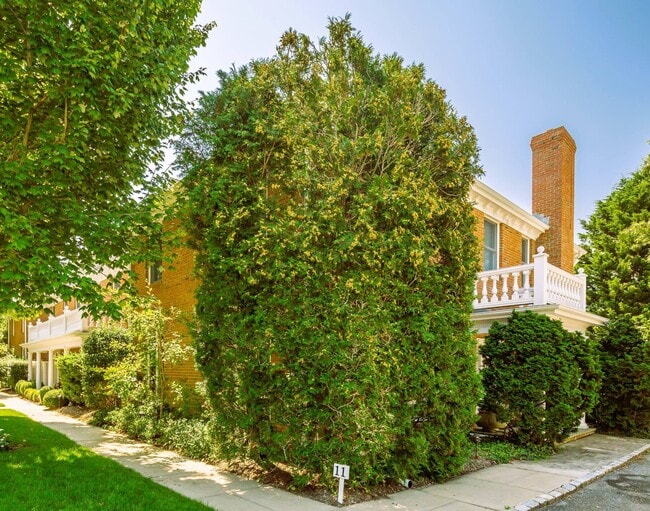 97 Coopers Farm Rd in Southampton, NY - Building Photo - Building Photo