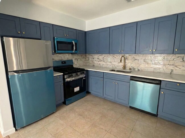 1057 Bond St in Elizabeth, NJ - Building Photo - Building Photo