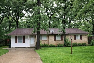 1911 Mimosa Dr in Arlington, TX - Building Photo