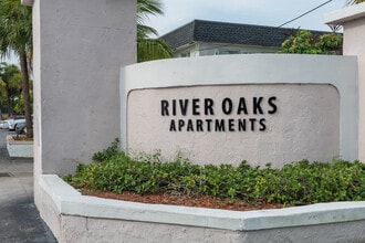 River Oaks Apartments in Oakland Park, FL - Foto de edificio - Building Photo