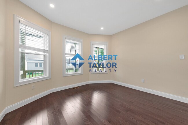 161 4th St, Unit 161 in Medford, MA - Foto de edificio - Building Photo