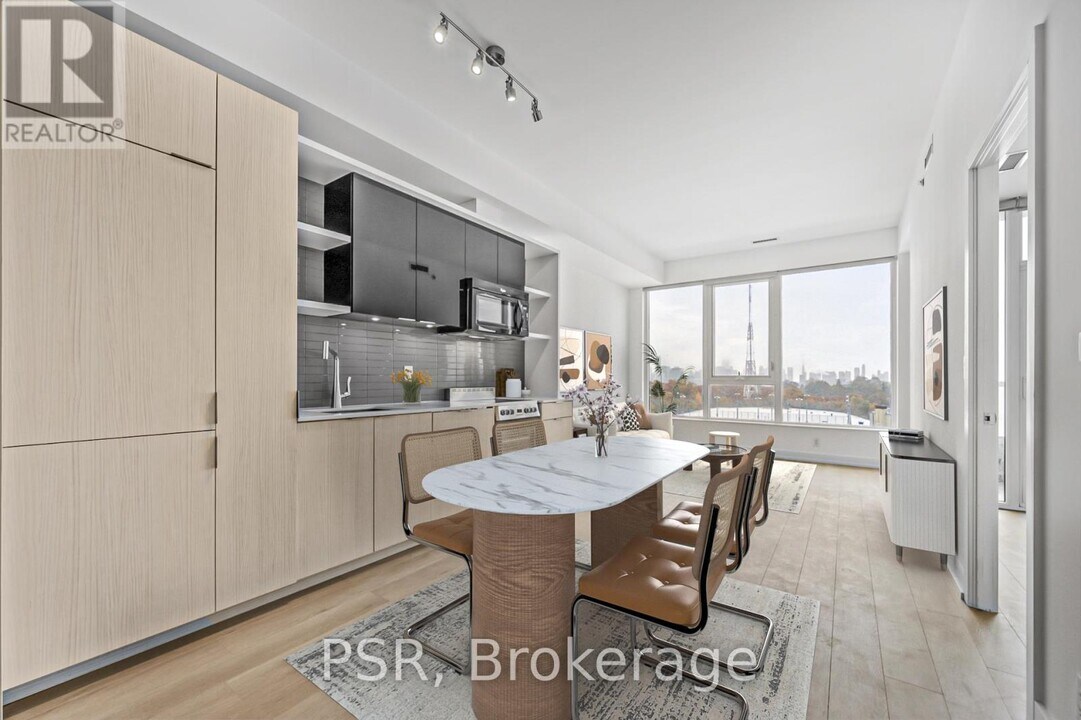 6 Parkwood Ave in Toronto, ON - Building Photo