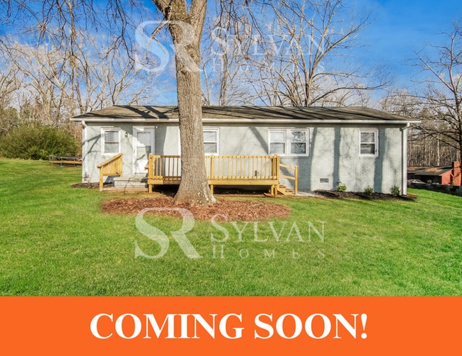 property at 1702 Lakeview Dr