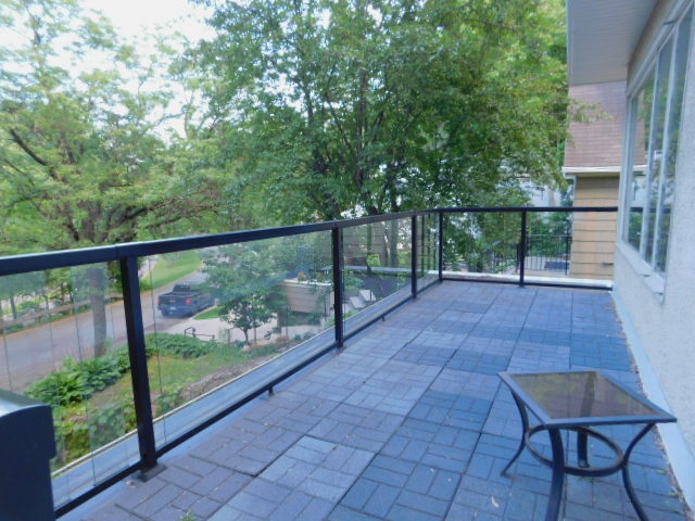 819 Kenwood Pkwy, Unit 11 in Minneapolis, MN - Foto de edificio