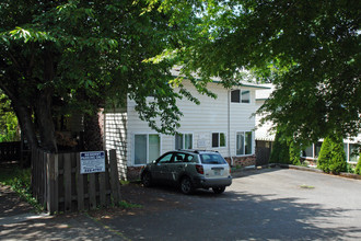 Buckman Court Apartments in Portland, OR - Building Photo - Building Photo