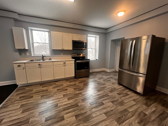 property at 2185 River Rd