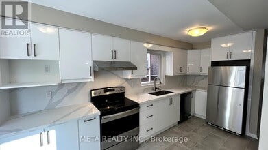 328 Marble Pl in Newmarket, ON - Building Photo - Building Photo
