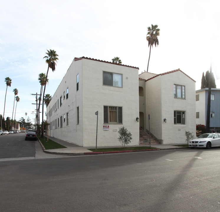 1534 Winona Blvd in Los Angeles, CA - Foto de edificio