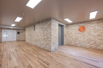 93 Richards Apartments in Norwalk, CT - Building Photo - Lobby