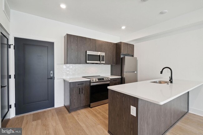 property at 1419 W Grange Ave