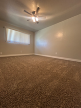 3323 E Clinton Ave in Fresno, CA - Building Photo - Building Photo