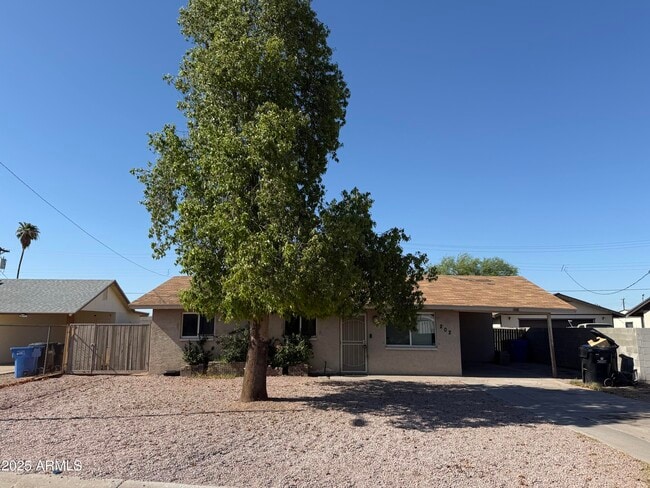 property at 2024 E Saint Catherine Ave