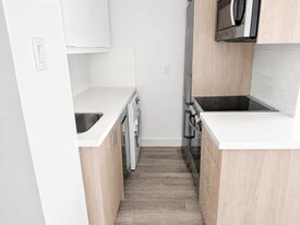 140 Springhurst Ave in Toronto, ON - Building Photo