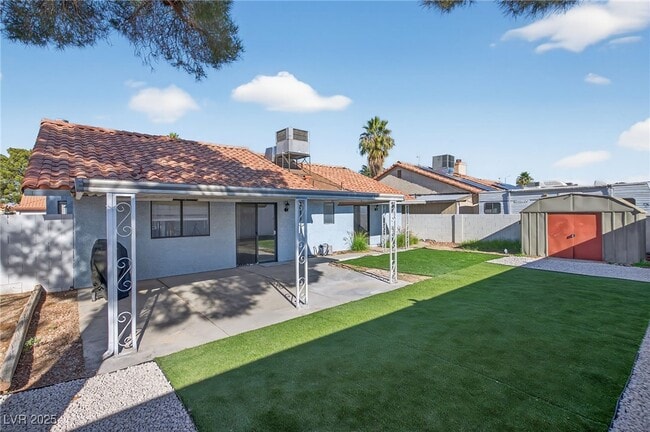 property at 492 Chelsea Dr