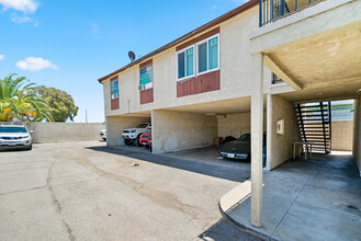 1820 Menlo Ave in Los Angeles, CA - Building Photo - Building Photo