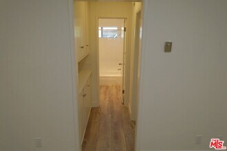 1301 N Mansfield Ave in Los Angeles, CA - Building Photo - Building Photo