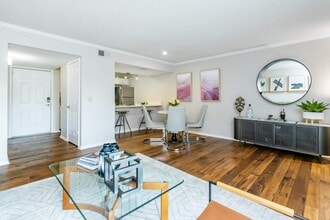 South Wind Apartment Homes in Franklin, TN - Foto de edificio - Building Photo