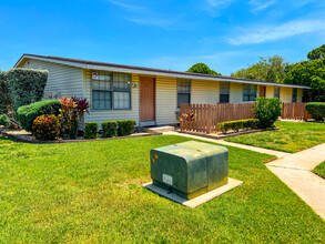 Bottlebrush Apartments in Palm Bay, FL - Building Photo - Building Photo