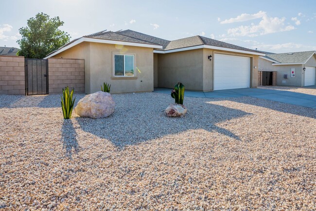 423 Thomas St in Ridgecrest, CA - Building Photo - Building Photo
