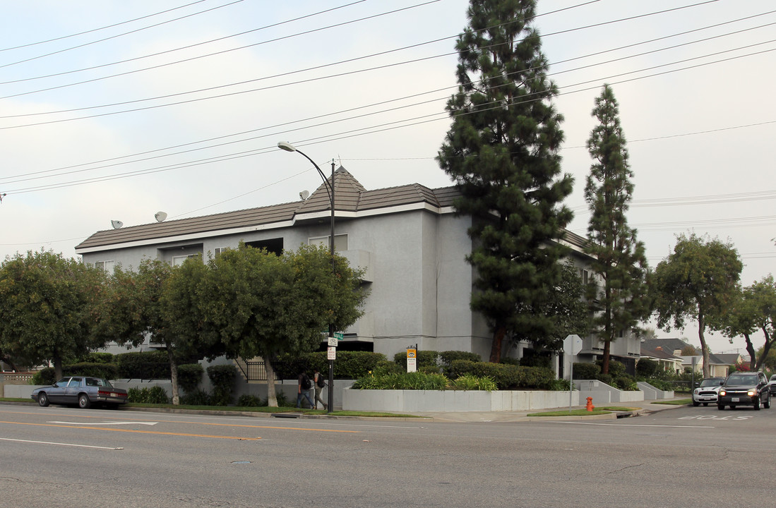 2901 West Victory in Burbank, CA - Building Photo