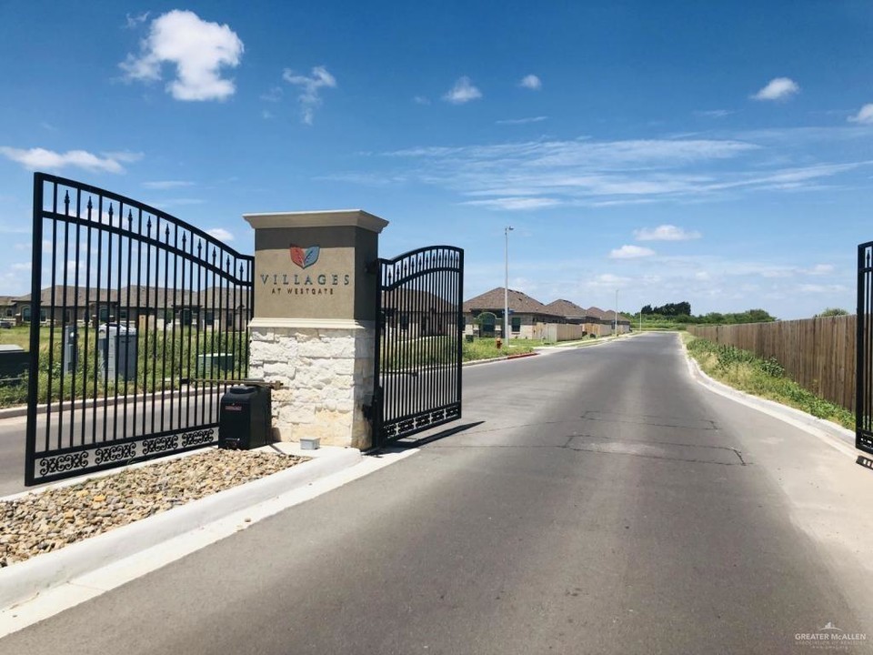 2009 Canyon Dr in Weslaco, TX - Building Photo