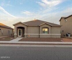 2032 Thomas Lackland St in El Paso, TX - Building Photo