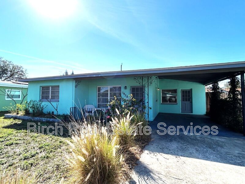 1938 Atlantis Dr in Clearwater, FL - Building Photo