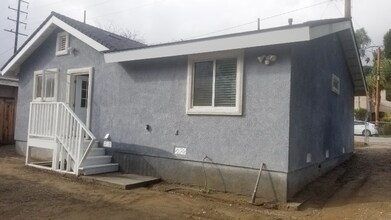 812 N Main St in Piru, CA - Building Photo - Building Photo