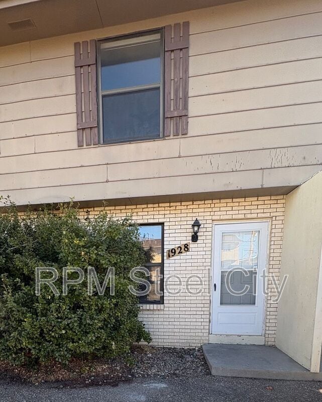 property at 1928 N Salem Ave