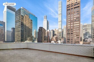 200 E 58th St in New York, NY - Building Photo - Building Photo