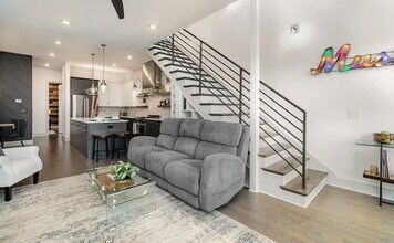 1011A Southside Ave, Unit Edgehill in Nashville, TN - Building Photo - Building Photo