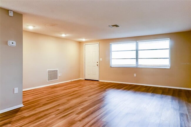 8653 Sabal Way in Port Richey, FL - Building Photo - Building Photo