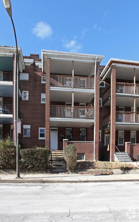 2440 Callow Ave, Unit 2nd Floor in Baltimore, MD - Building Photo