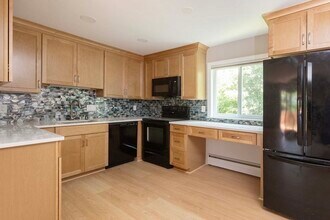 33 Jacqueline Rd in Waltham, MA - Building Photo - Building Photo