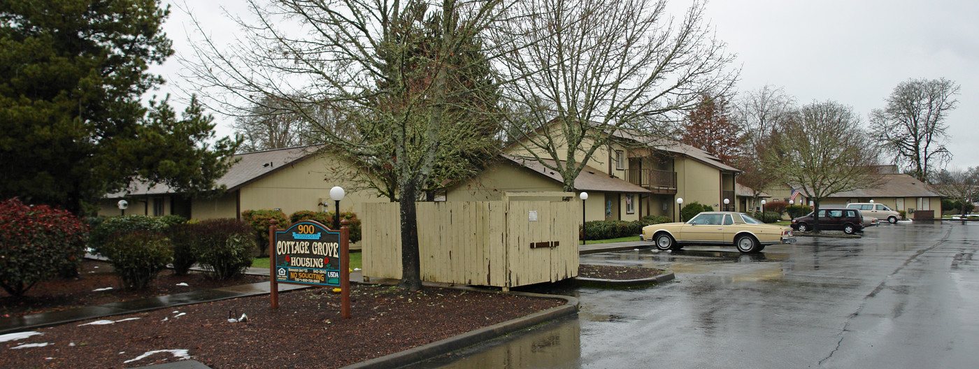 Cottage Grove Housing in Cottage Grove, OR - Building Photo