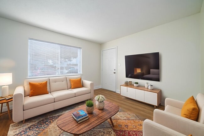 Beacon Pointe Apartments in Birmingham, AL - Building Photo - Building Photo