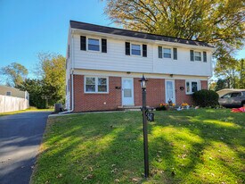 547 W Marion St in Lititz, PA - Building Photo