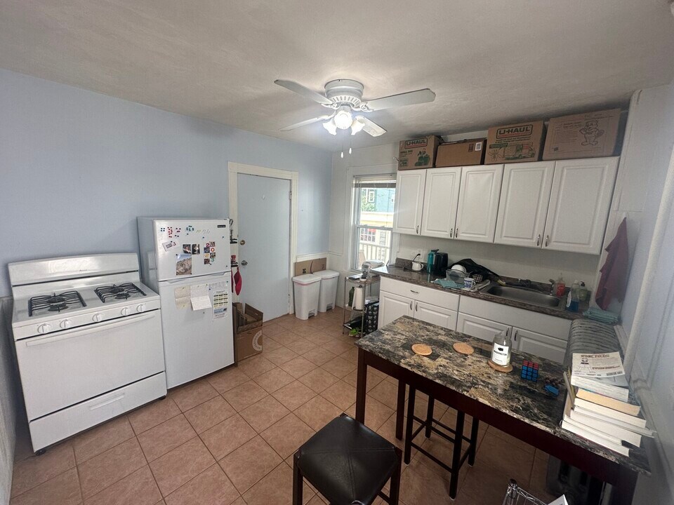 21 Endicott Ave, Unit 6 in Somerville, MA - Building Photo