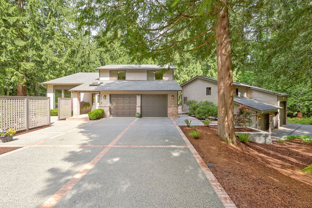 20530 NE 66th St in Redmond, WA - Building Photo