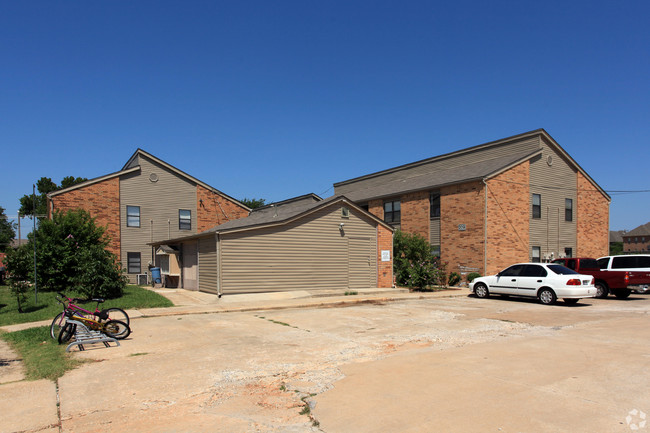 Brookview Apartments in Norman, OK - Foto de edificio - Building Photo